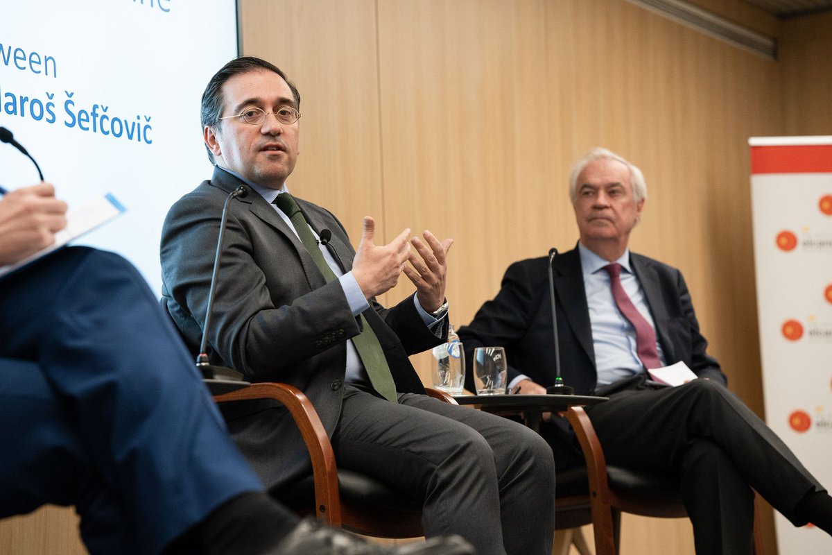 Los europeos debemos permanecer unidos para abordar con eficacia los desafíos globales. 

Durante nuestra Presidencia UE, España promoverá una Europa fuerte, cohesionada y solidaria que mire al futuro. 

Conversando con <a href="/MarosSefcovic/">Maroš Šefčovič🇪🇺</a> en <a href="/rielcano/">Real Instituto Elcano</a> @UeEspana.