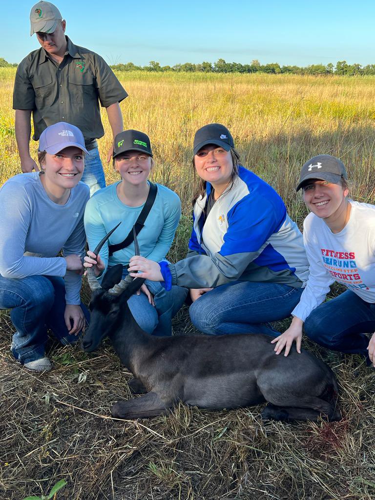 mack_henning's tweet photo. South Africa 🇿🇦 

It was an amazing opportunity getting to spend a 10 day study abroad trip in South Africa looking at different aspects of their society and agriculture industry. So much to take away from this experience and the amazing people we met along the way! 🦒🐘 https://t.co/Hi2vLbR6Yf