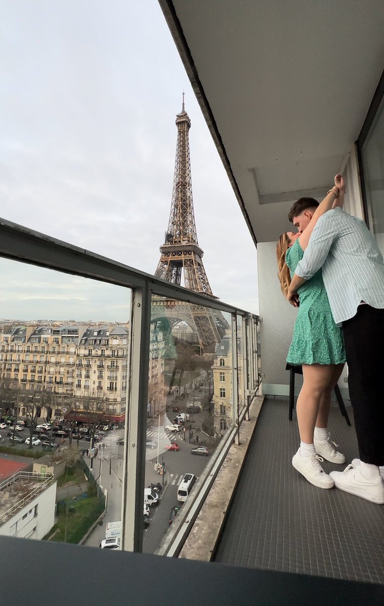 bsicallysam's tweet photo. the easiest “yes” i’ve ever said 💍🤍✨ https://t.co/vlTPEk66nv