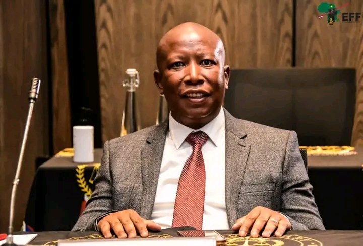 sdonsibongs's tweet photo. Thanks God we still have at least one fearless leader in SA, I think some other folks abazazi bafunani .yes Can't keep defending the indefensible while the country burns. Wtf
Thanks @Julius_S_Malema 🙌🏿 https://t.co/jbAnxCvF30