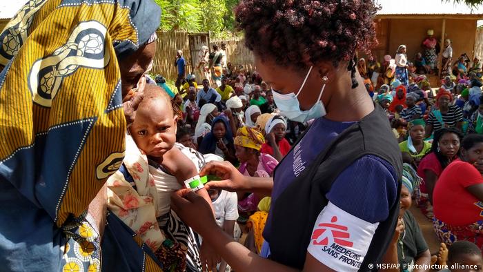 danielsuarez112's tweet image. #globalizationECH @globalECH 
Sometimes, humanitarian aid by organizations like MSF can complicate or take away the real possibility of governments legislating projects to give dignity to people in crisis and vulnerability environments.