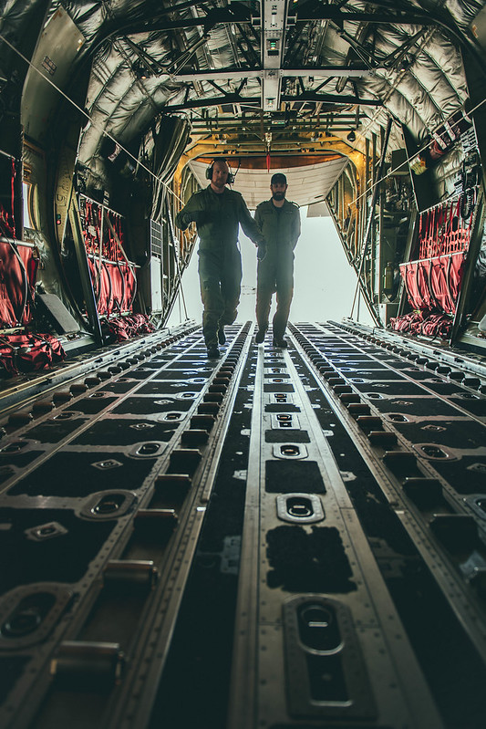 RCAFOperations's tweet photo. #DYK that one of the many roles of the @RCAF_ARC CC-130 Hercules is tactical delivery of supplies and equipment? Parachuting materiel via the container delivery system allows for safe and effective tactical airdrops. @USArmy #ARC #CC130 https://t.co/dWMVQuF7Qg