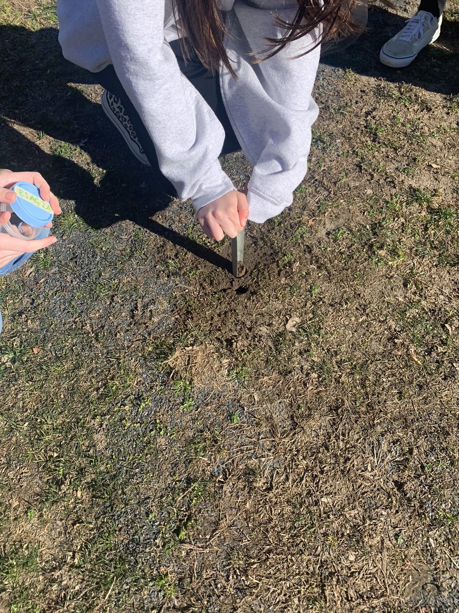 Cassiaw2012's tweet photo. Students determined the soil type at North by using the texture by feel analysis and the soil type triangle! #wearemiddnorth https://t.co/l2J2KEgnth
