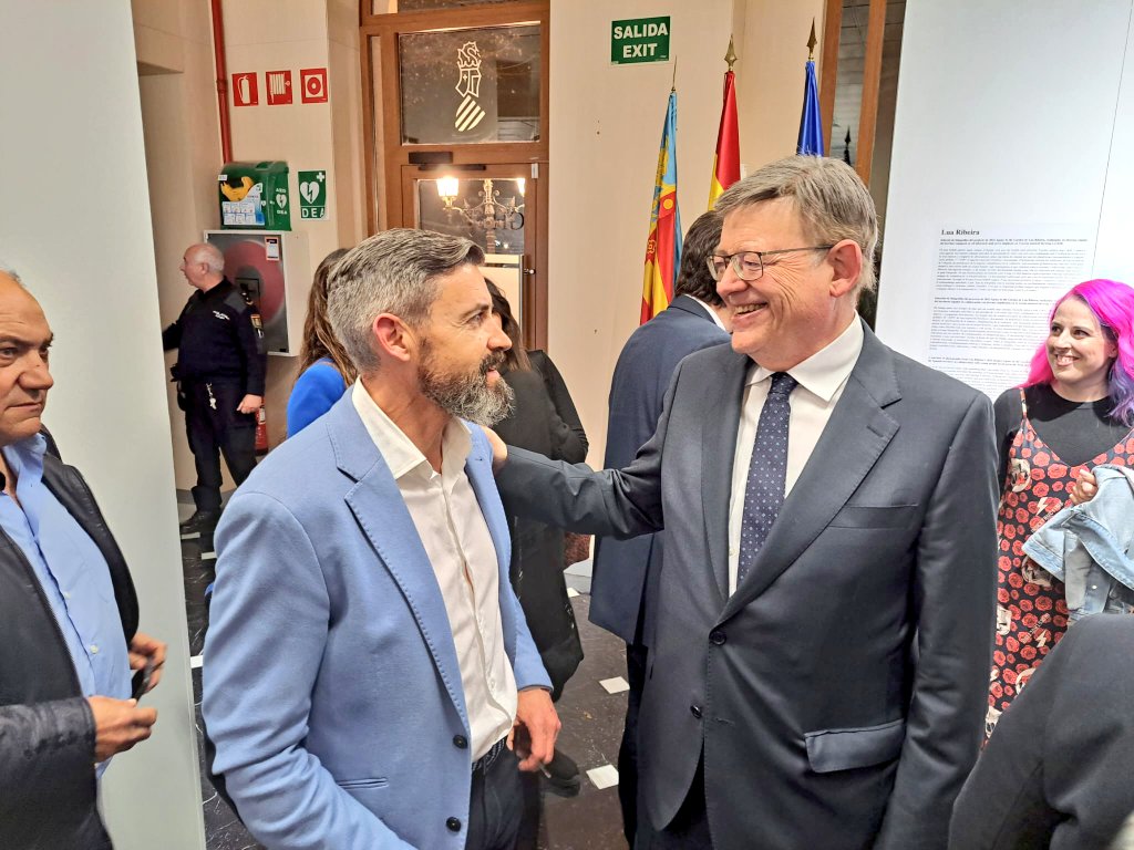 rbernad_ecca's tweet photo. @radioecca Alicante presente en la inauguración de la sede de la presidencia de la @generalitat en Alicante.
Gracias por la invitación.
@GVApresidencia 
@alicanteayto 
#EccaVaContigo https://t.co/dqXBTORABs