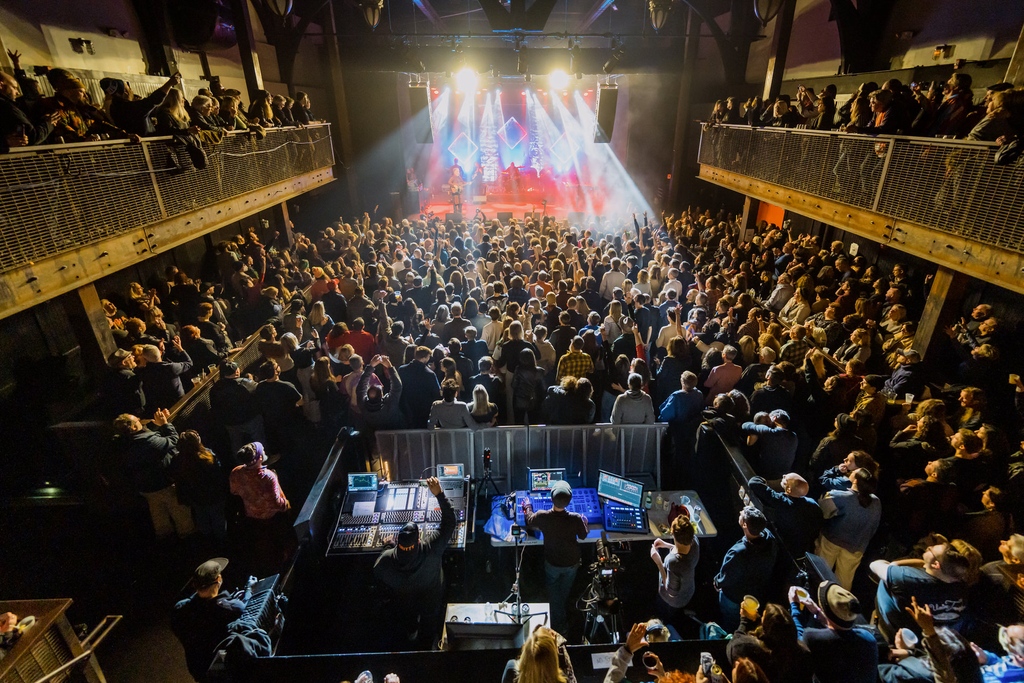 ControlObsidian's tweet image. @bobbylightingdesign showing how the #NX4 lights up the room! 
#ObsidianControl #repost #ObsidianControlsystems