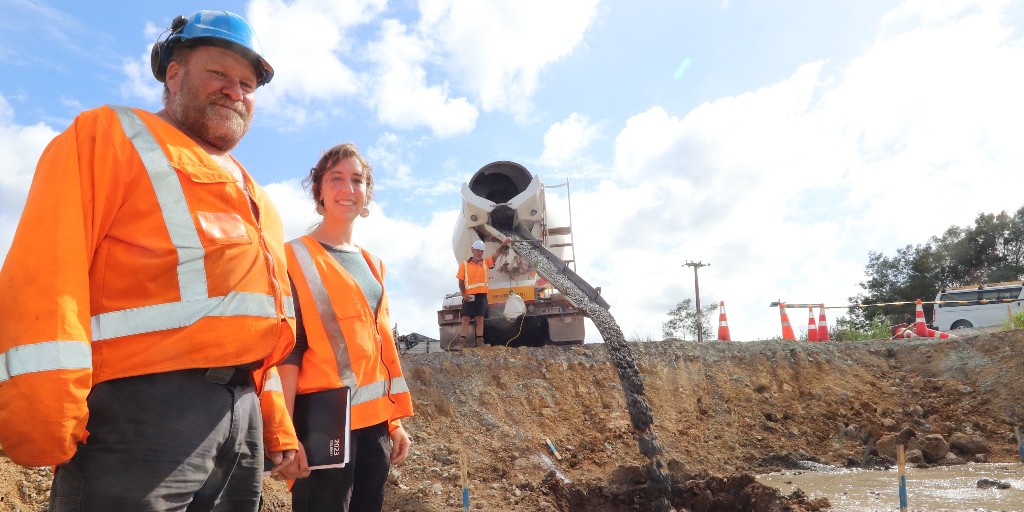 📰 New bridge underway as part of Otiria-Moerewa floodworks
A start has been made on a new 60-metre long, $3.5 million road bridge at the heart of new works to better protect Otiria and Moerewa from the impacts of flooding.
🔗 Find out more here: bit.ly/3FANgKI