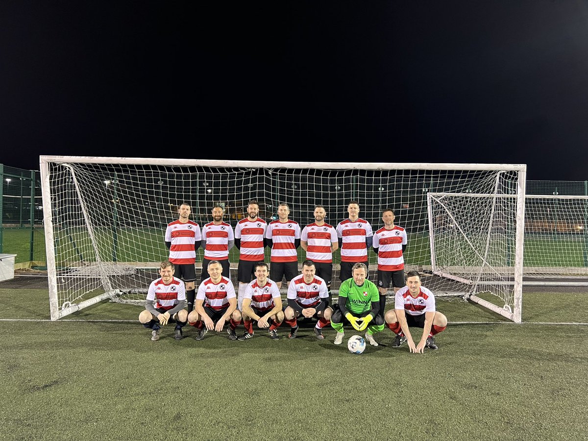 Bohs1894's tweet photo. O35s 5-0 Benfield o35s
⚽️⚽️ @PeteHall10 
⚽️ @CoulingTavis 
⚽️ @jakatirai 
⚽️ Stapleton
⭐️ @Couling

We progress to the semis 🔴⚪️🔴⚪️ https://t.co/Y98szOWgaM