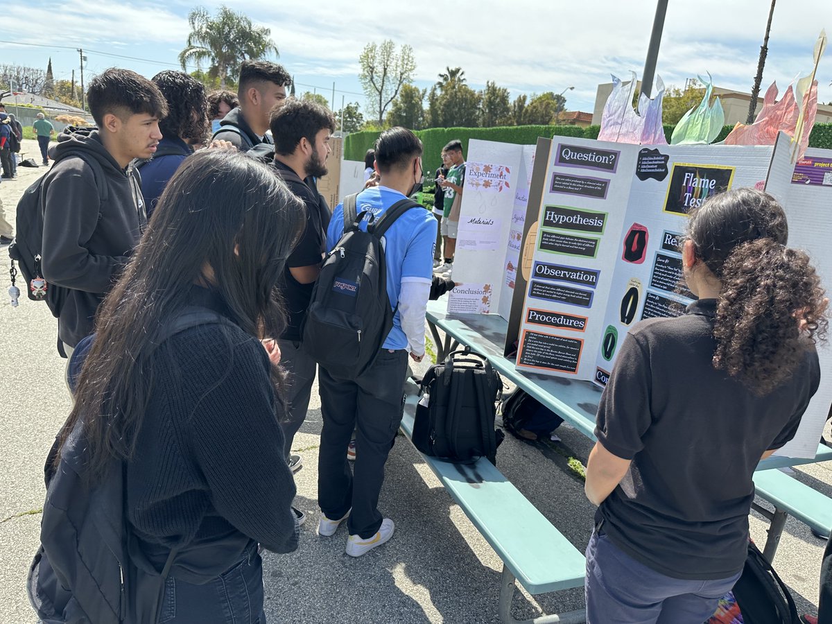 msa5lobos's tweet photo. LOS LOBOS held their annual STEAM fair and it was a success! LOBOS of all grades got to show off their work and the top science project makers won a pizza party! #LOSLOBOS #MSA5 #STEAMFair https://t.co/mQcxR0BiXT