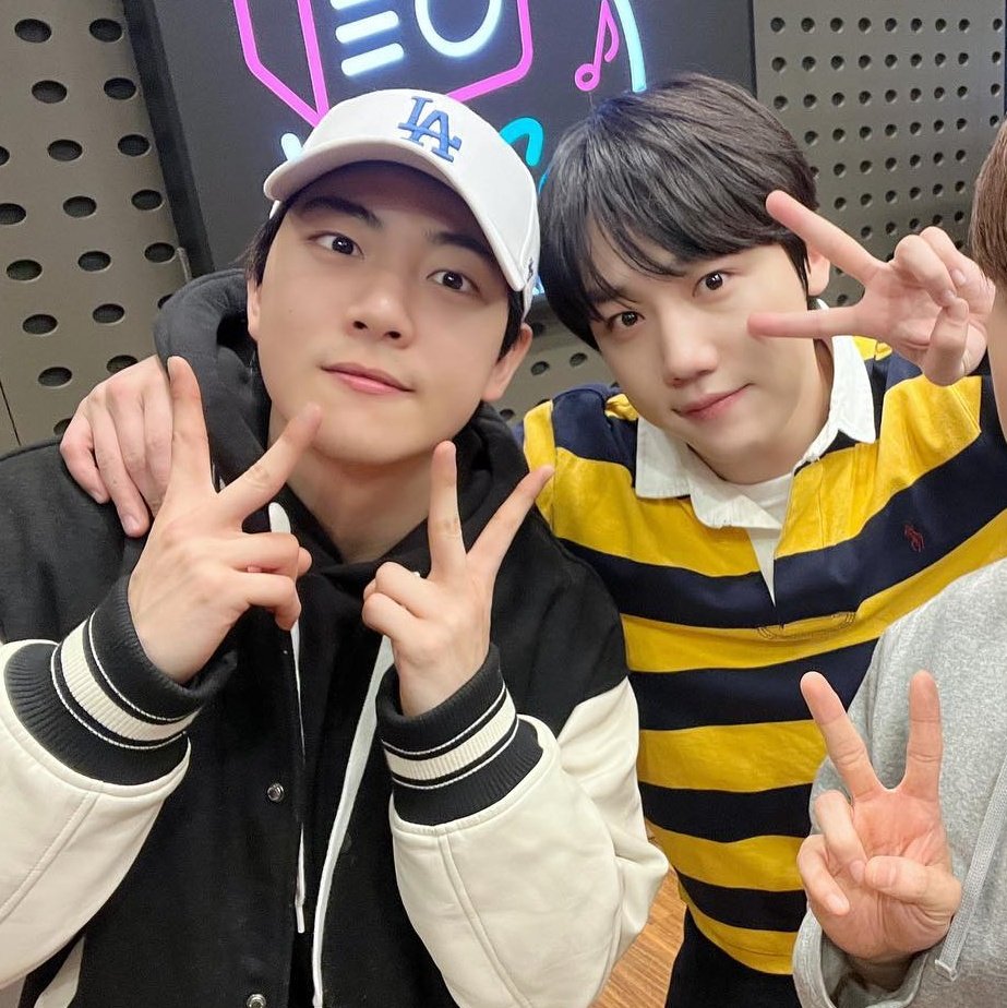 3323zip's tweet photo. 230320 비투비의 키스 더 라디오📸
#골든차일드 #장준 #지범 https://t.co/xmhHTuOkMc