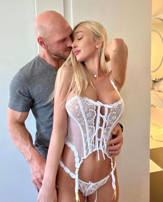 Her first time having sex on camera....   https://t.co/VuJCVLlOVS https://t.co/SMS0VD922Y