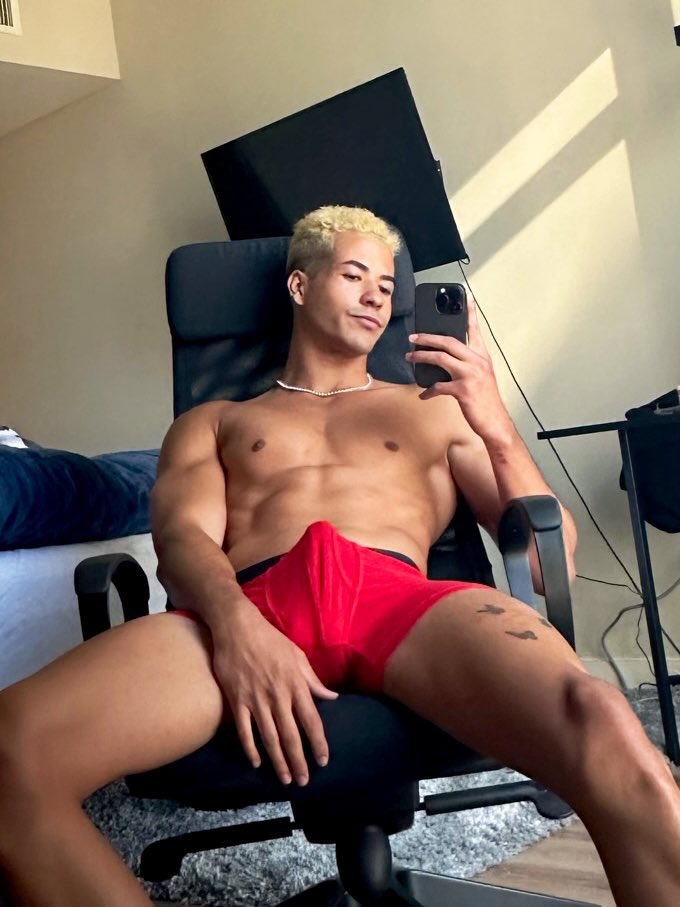 Hung Jhonny tweet media