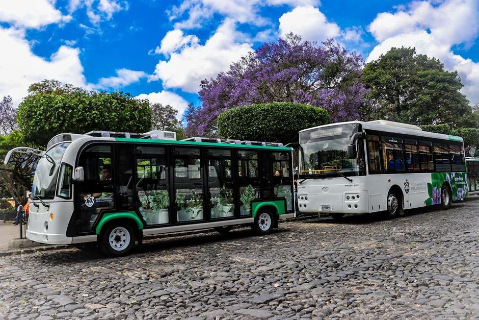 soy_502's tweet photo. 🚎 TRANSPORTE ⎮ Antigua: Los buses eléctricos que se usarán en Cuaresma y Semana Santa

Autoridades municipales presentaron las unidades al público.

Más detalles: https://t.co/5tfLzs8hcy https://t.co/6oNzVXZRcf