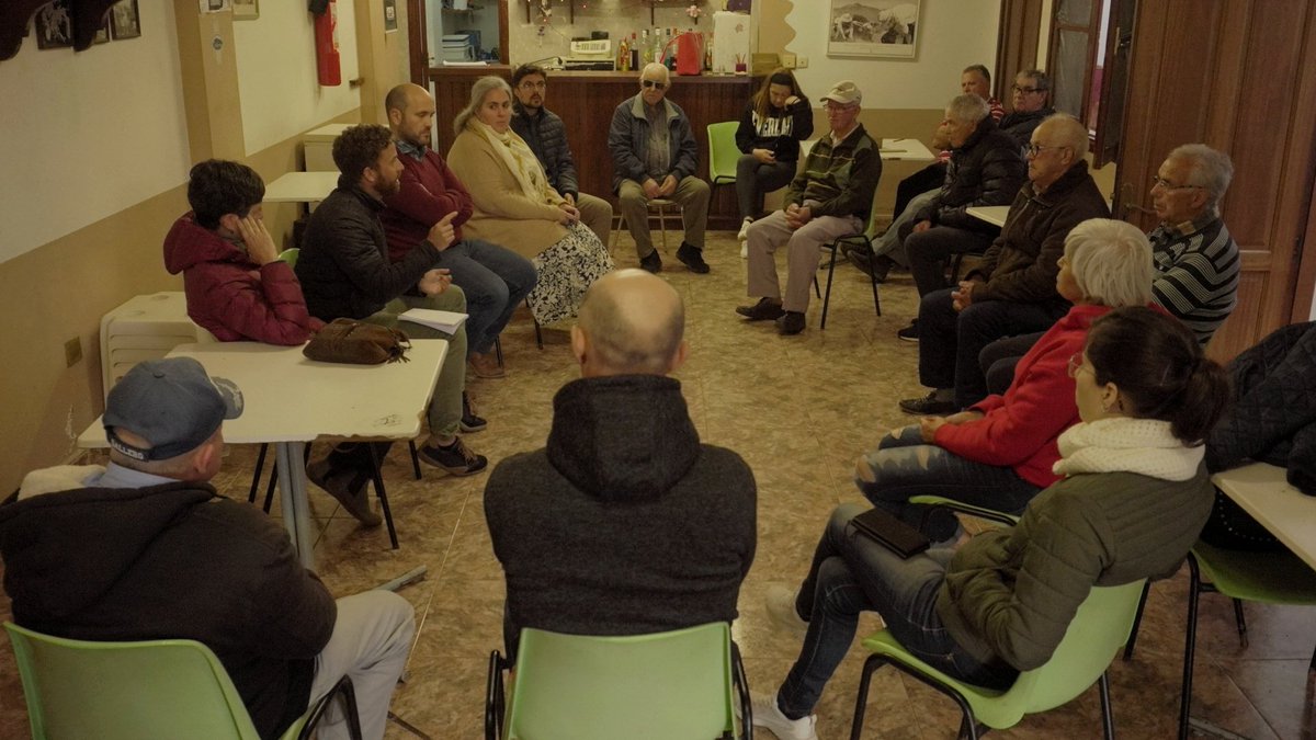 sisepuedebta's tweet photo. 🤝🏽Hoy nos hemos reunido con los vecinos de Las Portelas para escuchar sus preocupaciones y necesidades. También para exponer los proyectos en lo que hemos trabajado durante la última legislatura.

‼️Nos vemos el martes 21 a las 18:00 en El Palmar.

#BuenavistaSeMueve #SíSePuede https://t.co/9anfbEePhV
