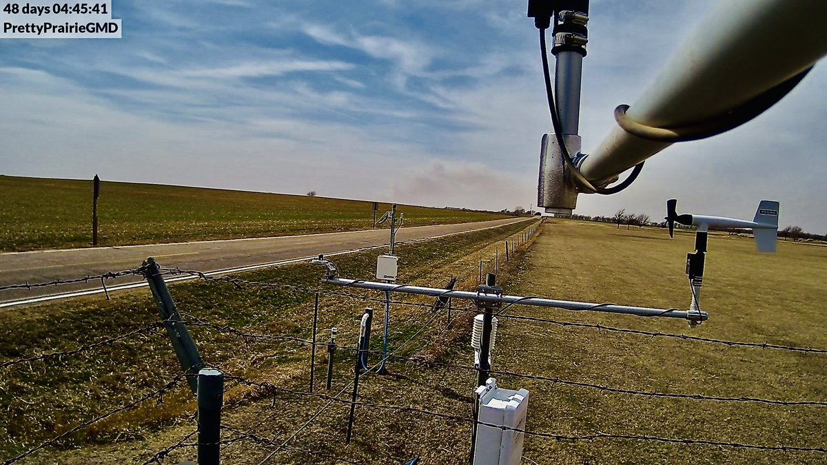 HotshotWake's tweet photo. Another new start in Kansas: This fire is near Penalosa in Kingman County. Elevated fire danger was issued in the area today. 📷: @ksmesonet #Kansas #wildfire #kingman #penalosa #fire #kawx https://t.co/rZsDYBMTTZ