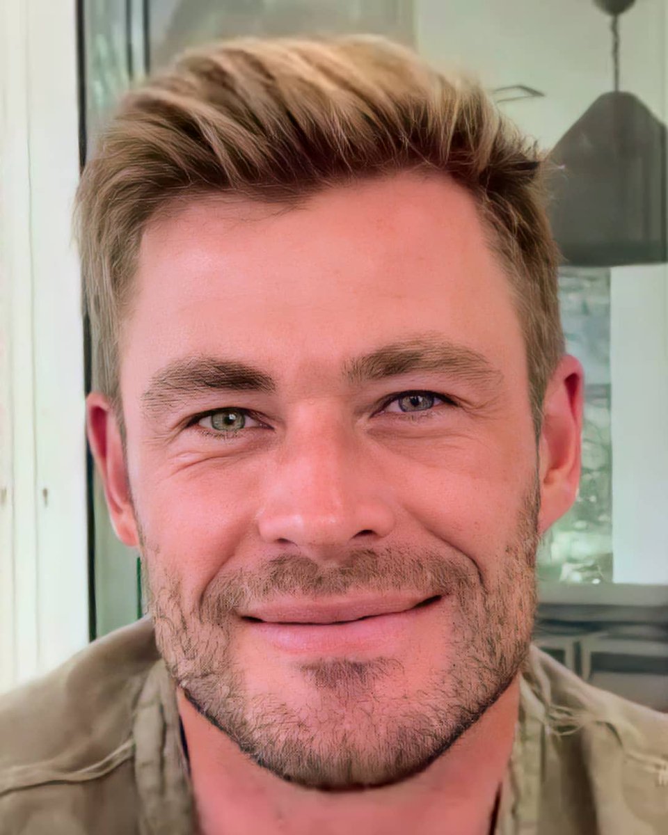 Give me a tantalizing conversation
On a whiskey soaked
Summer night
Sweet breeze ruffling my hair
Electricity in the air
And the stars in your eyes

#MCM @THOR_HellBeast