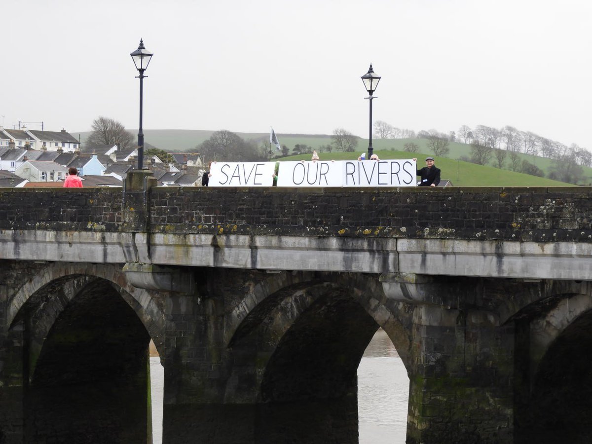 XRNorthDevon's tweet photo. 🏊Local Rebels chatted and handed out leaflets to members of the public about the health implications of swimming in polluted water and to highlight the woeful inaction of North Devon and Torridge MP's. #DirtyWater #ExtinctionRebellion #ActNow https://t.co/USD9jgZDmB
