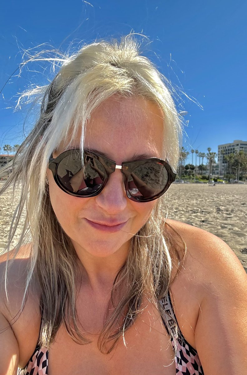 RovenaZanchet's tweet photo. Sunny day at Santa Monica Beach ☀️ https://t.co/0m1pHwT0E1