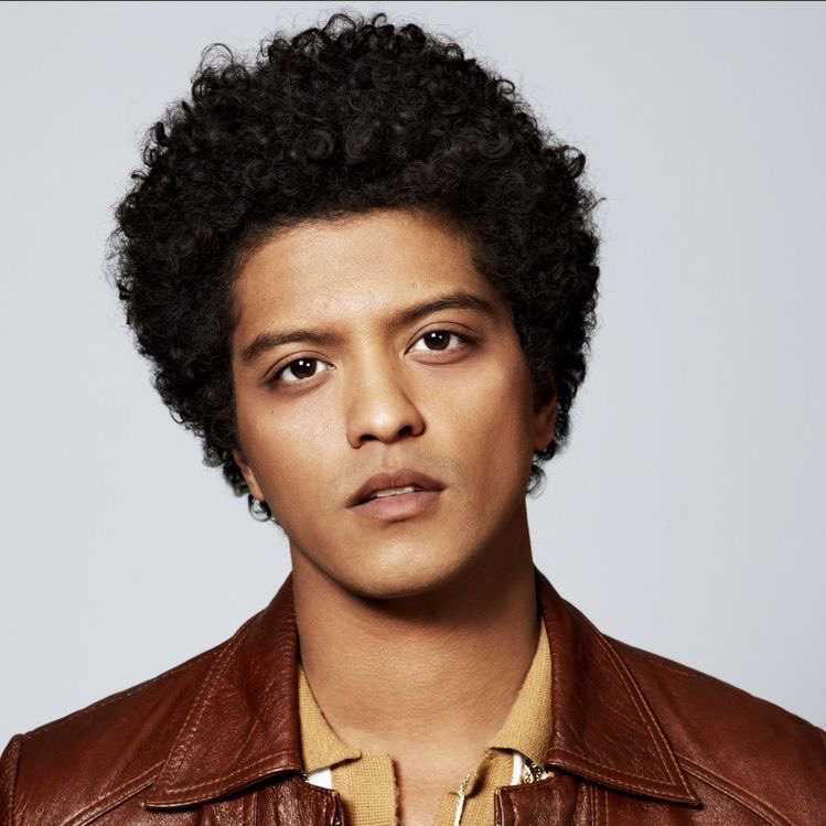 choquei's tweet photo. 🚨THE TOWN 2023 - SHOWS: 

Post Malone - 02 de setembro

Bruno Mars - 03 de setembro

Maroon 5 - 07 de setembro

Foo Fighters - 09 de setembro

Bruno Mars - 10 de setembro https://t.co/4hTBqpvl5e