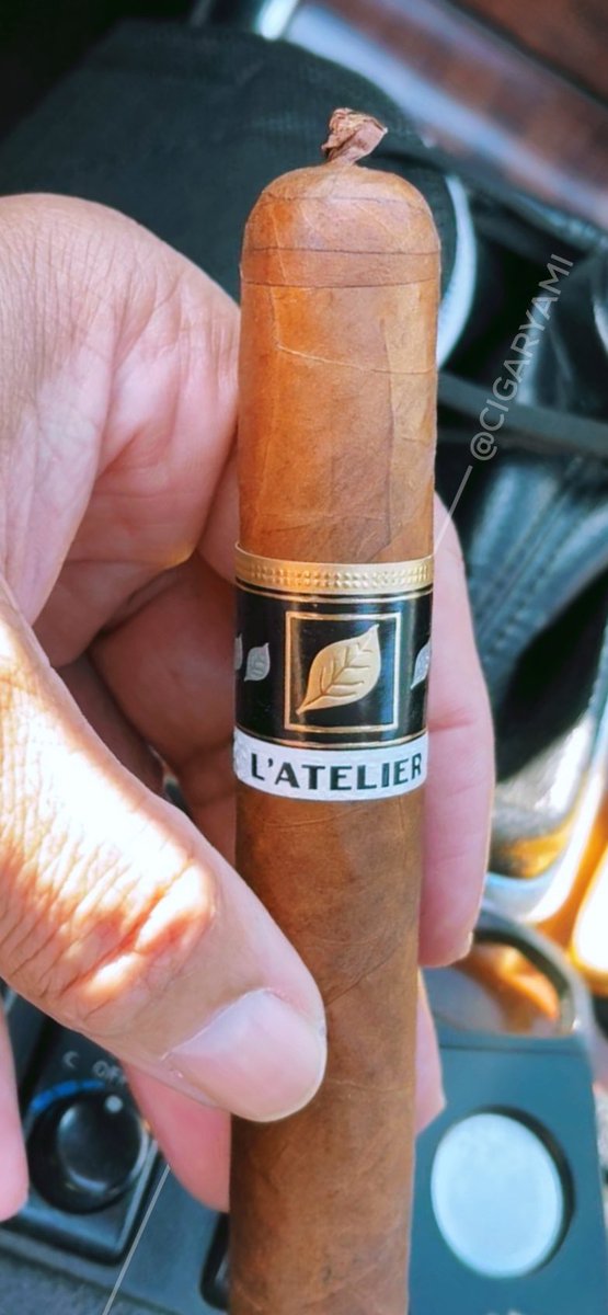 cigaryami's tweet image. You got a love the leaf to post as many damn cigar pics as we do. 

@jamar_riley_ #cigarlife #pssita