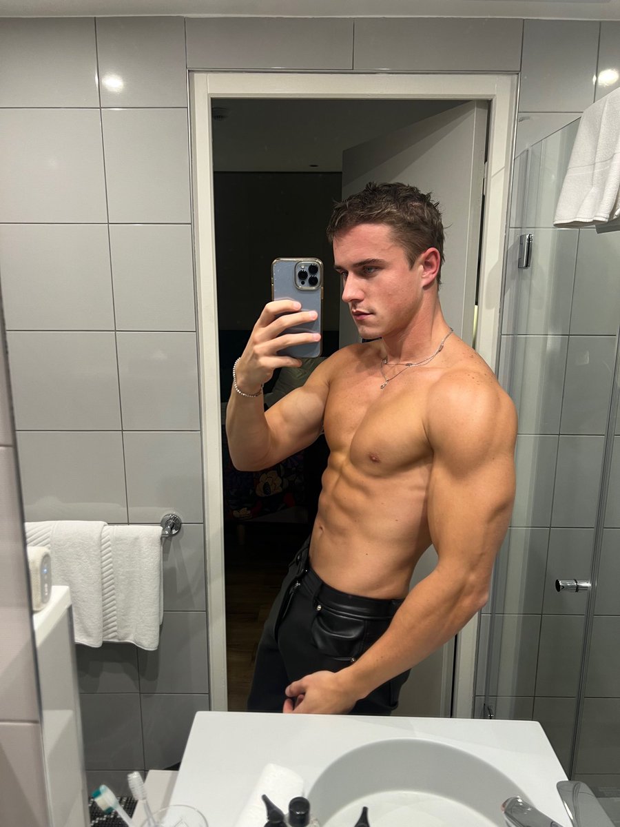 A candid tweet photo of Hendrik Giesler