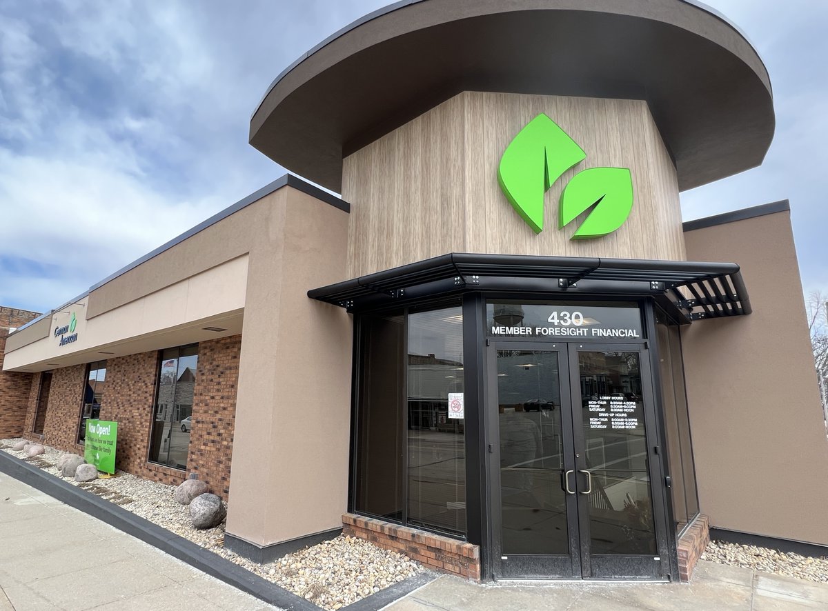SignsNowRFD's tweet image. Some recent dimensional letters done for German American State Bank in Pecatonica. Loved using their brand color, you can see this all the way down main street! #dimensionalletters #outdoorsignage #germanamericanstatebank #pecatonica