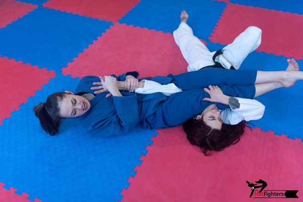 HOTFIGHTERS2's tweet photo. NEW VIDEO "JUDO VS TAEKWONDO"
https://t.co/E8fcTNeCzZ
#hotfighters
#judogirl
#taekwondogirl
#mixedfight
#kicking
#fightingvideos
#catfight
#wresling
#splitpunch
#scissorhold
#tornadokick
#femalewresling
#femalevsfemale
#catfight
#ukrainiangirls
#judovstaekwondo https://t.co/yZzIeTTsn9