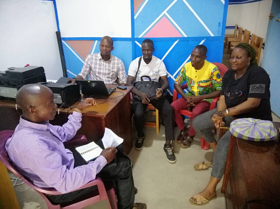 CenafodGuinee's tweet photo. Dans le cadre du projet de Participation citoyenne à la promorion de la paix pour une transition inclusive, réussie et apaisée, nos équipes de supervisions sont sur le terrain dans les 7 CU notamment : Matoto, Matam, Ratoma, Kankan, Mandiana, NZérékoré et Yomou.#REWARDII @USAID https://t.co/UwFO85B178