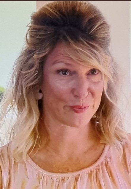 vileraie's tweet photo. « Vu l’âge du frère mais elle va avoir quel âge ?! »

Allô ? On regarde avant de parler ?
Céline la super confidente, elle a quel âge au juste ? 

#MAPR #MariesAuPremierRegard https://t.co/nP9J2UIQtL