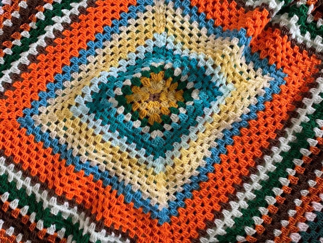 GKnitwits's tweet photo. The Gatley KnitWits have been donating large blankets to The Acute Unit at Stepping Hill Hospital for over a year.  They are sent home with their more vulnerable patients over the colder months @d4_shh #acutecare #steppinghillhospital #gatley #knitting https://t.co/e5ntdwPDxg