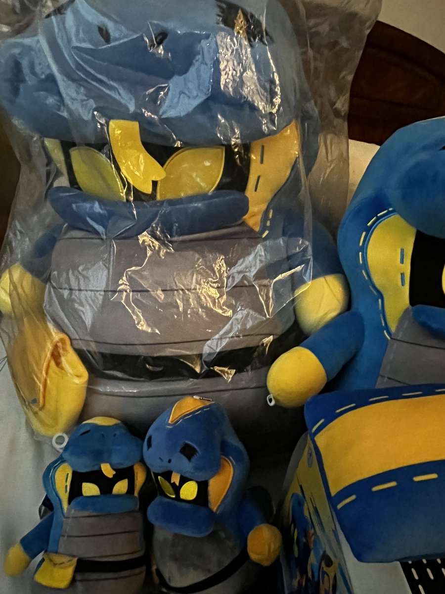 Kamy9080's tweet photo. I’m now back home from my bf’s place and manage to gather all my LoveKov possessions to show off lmao 👑🐢🔥🤣😭

Thanks to @Tokullector for shipping the memorial vistamps to me and shipping the giant lovekov plushie to my bf! 
#Tokusatsu #Lovekov #KamenRider #KamenRiderReVice https://t.co/QDESQziG9s
