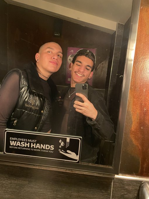 Watch Online Lover's leaked NSFW photo on TwXstars