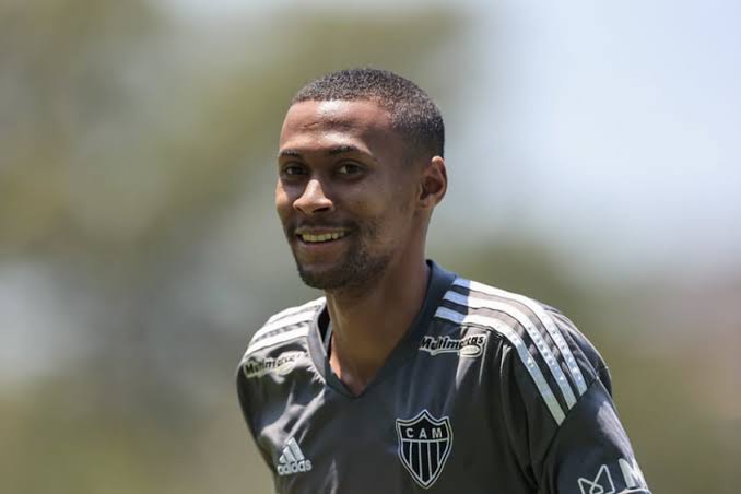 LucasTanaka's tweet photo. 🇱🇺💨 Aos torcedores do Bahia..

Ademir chega a Salvador nos próximos dias. 

Sobre o "fumacinha": se o Bahia jogar de forma reativa, nos contra-ataques, pegando uma defesa desguarnecida e usando a velocidade dele, vai ajudar muito. Se tiverem jogo propositivo, não vai render. https://t.co/e0ik9Y3uN5