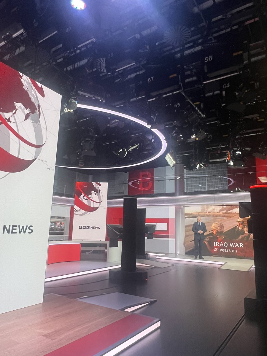 Yasm1nK's tweet photo. #BBCNewsTen w/ @thehuwedwards in the #London studio

@BowenBBC has a special report from #Iraq20YearsOn &amp; @BBCJustinR is in Switzerland where a new report on dubbed ‘survival guide for humanity’ was launched earlier today. @GarethBebb editing #BBCNews #Iraq #climatechange #IPCC https://t.co/dJWXoOIRUw