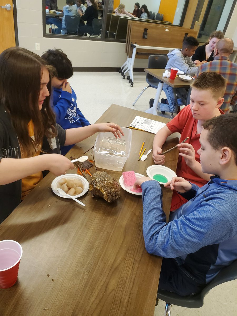 MrsHickcox5's tweet image. More oil spill! Thanks @MattVillasana for helping put this together! #CREateleaders #cpsbest #cpsscience