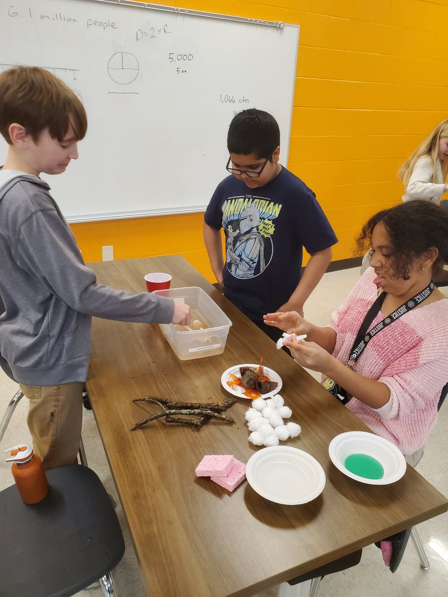 MrsHickcox5's tweet image. More oil spill! Thanks @MattVillasana for helping put this together! #CREateleaders #cpsbest #cpsscience