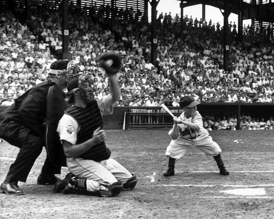 Baseball In Pics on Twitter: "Eddie Gaedel becomes the shortest player ...