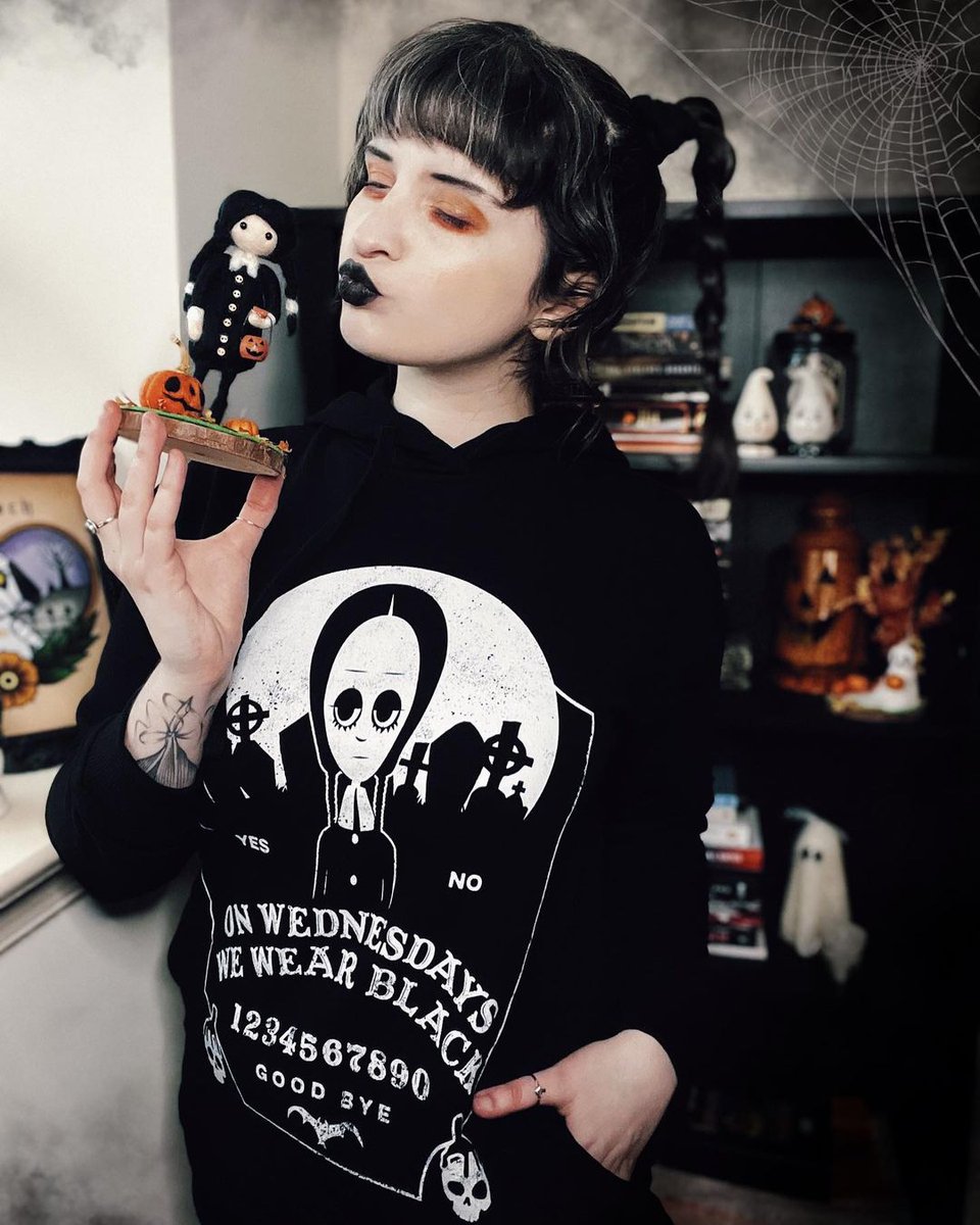 Turn that frown... Actually, leave it where it is... #Wednesday Addams brings her brand of misery and woe to VeryNeko in this delightfully disturbing collection!

Check it out here! Or else...😈
>> bit.ly/3Z29sEL

📸 'wednesdayirl'