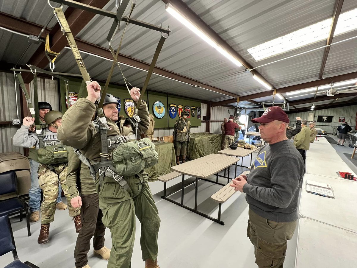 LibertyJumpTeam's tweet photo. Training continues with Actions in the Aircraft, Pre-Jump and now Actions on Descent in the suspended harness. Our prospective paratroopers and refreshers also conducted their first set of Parachute Landing Falls. Continue to follow their journey on all our social media pages. https://t.co/yd2bj5pLzr