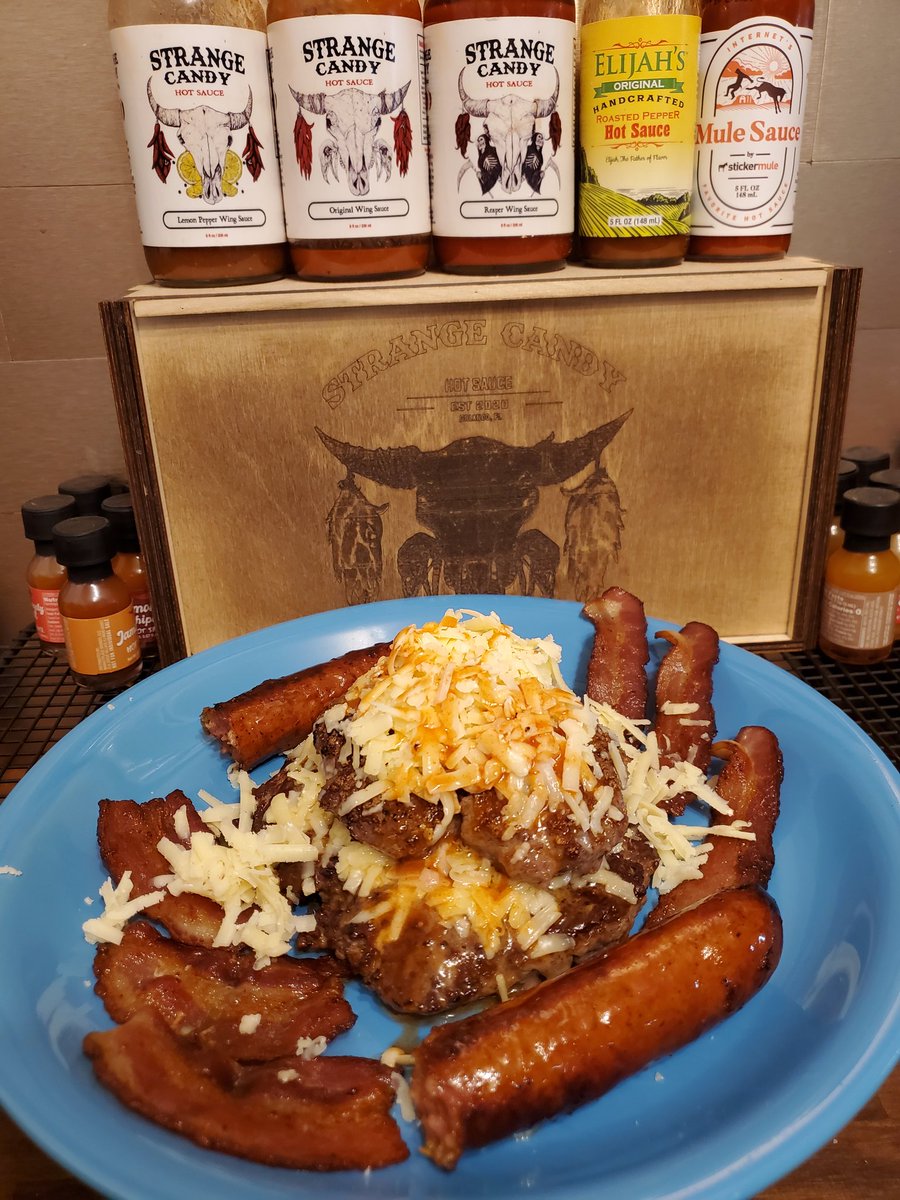 YURFuckinfat's tweet photo. 1 pound of burgers, 4 oz Havarti, corn cob smoked bacon, spicy sausage topped with @strangecandyco original https://t.co/w2chgCh95m