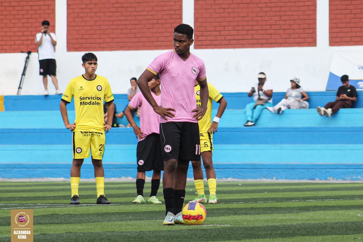 RadioRosada's tweet photo. ¡𝗙𝗘𝗖𝗛𝗔 𝗣𝗢𝗦𝗜𝗧𝗜𝗩𝗔! 👏
Nuestros menores cerraron con una victoria su participación en la #Fecha02 el Torneo Élite Federación Copa Oro 🏆
Sub-18 | Sport Boys 3️⃣-1️⃣ Coopsol
📸 Alexandra Reina
#Vamos𝗕𝗢𝗬𝗦 💗🖤
#SportBoysMenores https://t.co/dGQaAmdB56