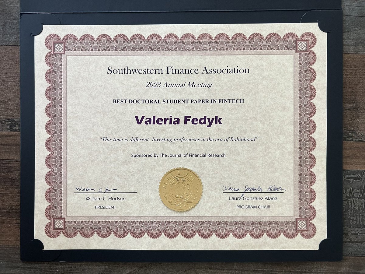 My first time in #Houston! What a fun time at the #SWFA2023 conference :)

Grateful for receiving the #BestPaperAward in #FinTech, to the kind organizers and the helpful panelists, and for the unforgettable memories there!

#EconTwitter #SWFA #FinancePhD #PhDLife