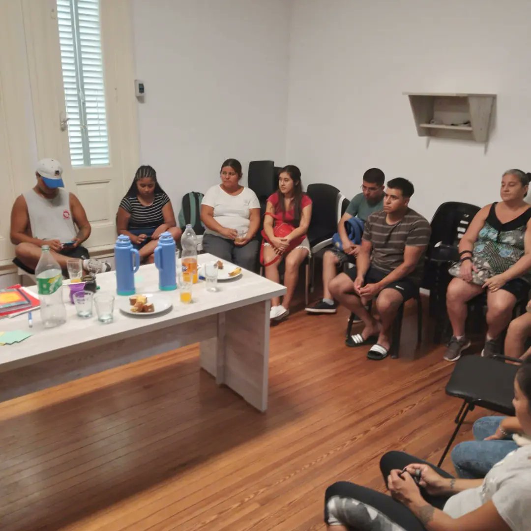 nexorosorg's tweet photo. Arrancamos otro año con el taller de Dinámicas de Grupo 🤝🏼

Aprendemos sobre la coordinación de grupos humanos de todas las edades a través de juegos y música 🤸🏻‍♀️

Ayudamos a enfrentar la vergüenza poniendo nuestro cuerpo en movimiento y compartiendo risas 🎶🤹🏻 https://t.co/ZTRfDPAPCQ