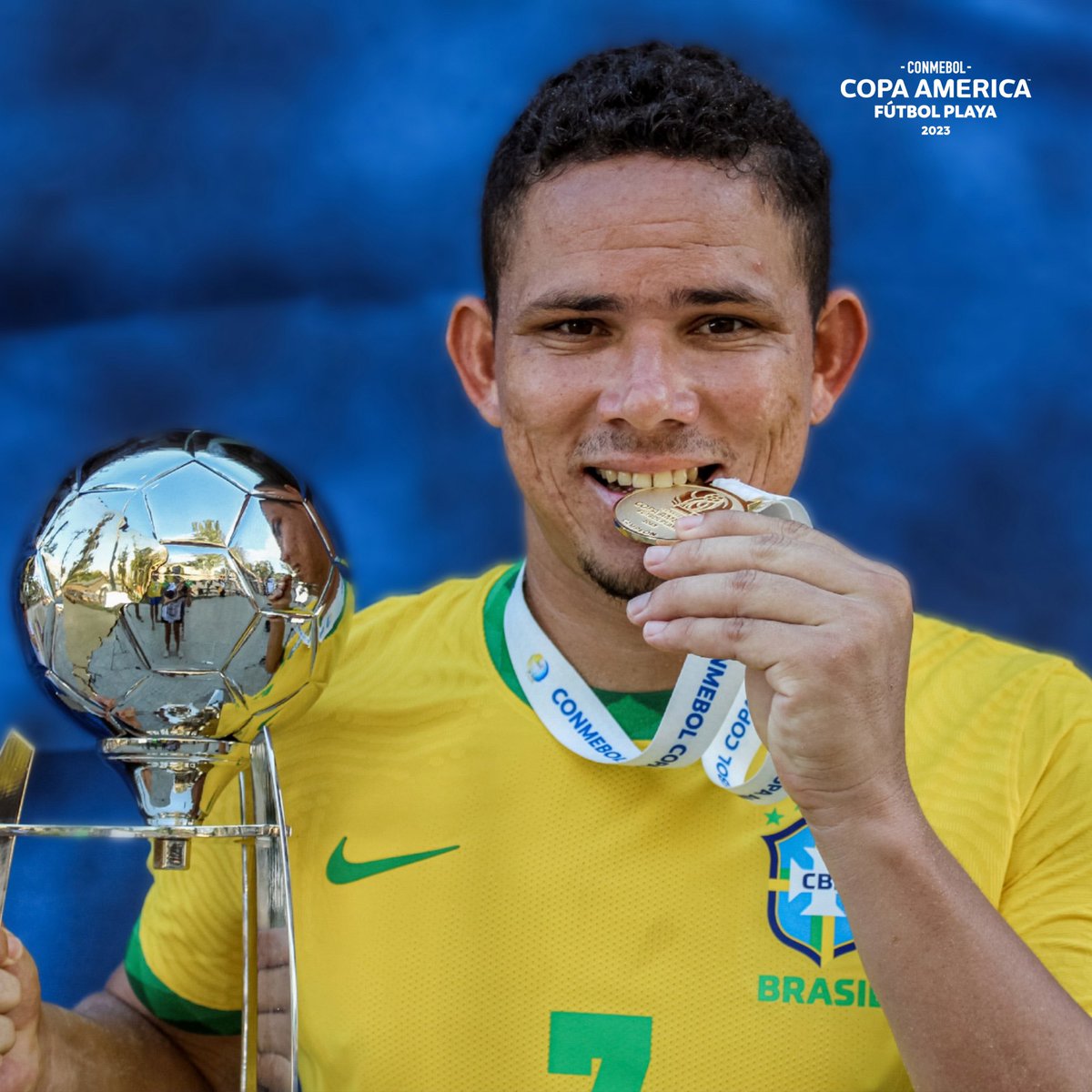 CopaAmerica's tweet photo. 📷 Os campeões! 🏆🇧🇷🏖

#VibraOContinente #CAPlaya https://t.co/QhijjcDsVa