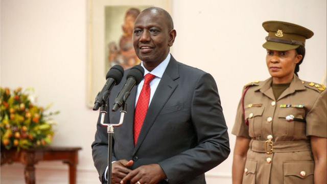 jericoeurij's tweet photo. SEE WHAT PRESIDENT RUTO WAS DOING AT STATE HOUSE AS RAILA WAS LEADING DEMOS IN NAIROBI!! https://t.co/WYWNIXQZIa (From Phoenix APP) https://t.co/zt2G4Sc7rC
