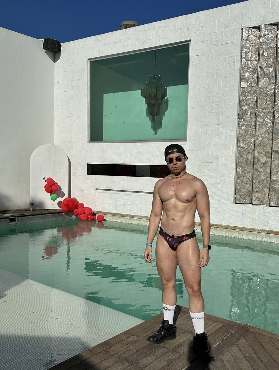 pepe_star_3's tweet photo. Se arrasó 🔥🎉🥳 #poolparty #sundia https://t.co/K5XlcLqOXm