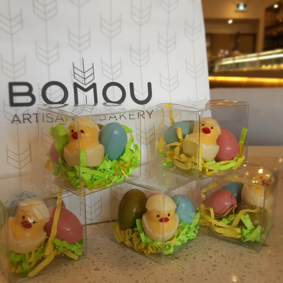 Look at these adorable artisanal chocolate Easter treats that  I picked up at Bomou Artisinal Bakery #frenchbakery #eastertreats #easterchocolate #artisanalbakery #artisanalchocolate #torontobakery #torontobakerycafes