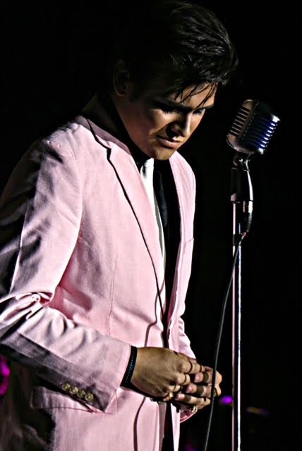 LegendsConcert's tweet image. You can’t help but fall in love with the legendary @taylormjr1! ♥️ Don’t miss this Ultimate Elvis Champion with @LegendsConcert #backinthebuilding! ⚡️May 16-21 @StrandMarietta live. Tickets on sale now! 🎫 

#legendsinconcert #strandmarietta #tayloraselvis I