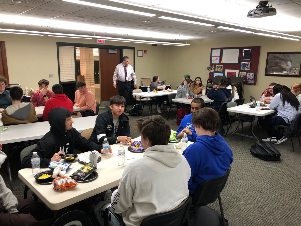 G_O_Designs's tweet photo. Wrap up board meeting/lunch for the @PghHomeGarden . #koproud #edcorps.
@KOGoldenEagles @curriculum_kosd
@EdCorps @ar_Mathis https://t.co/kZA98fNMWa
