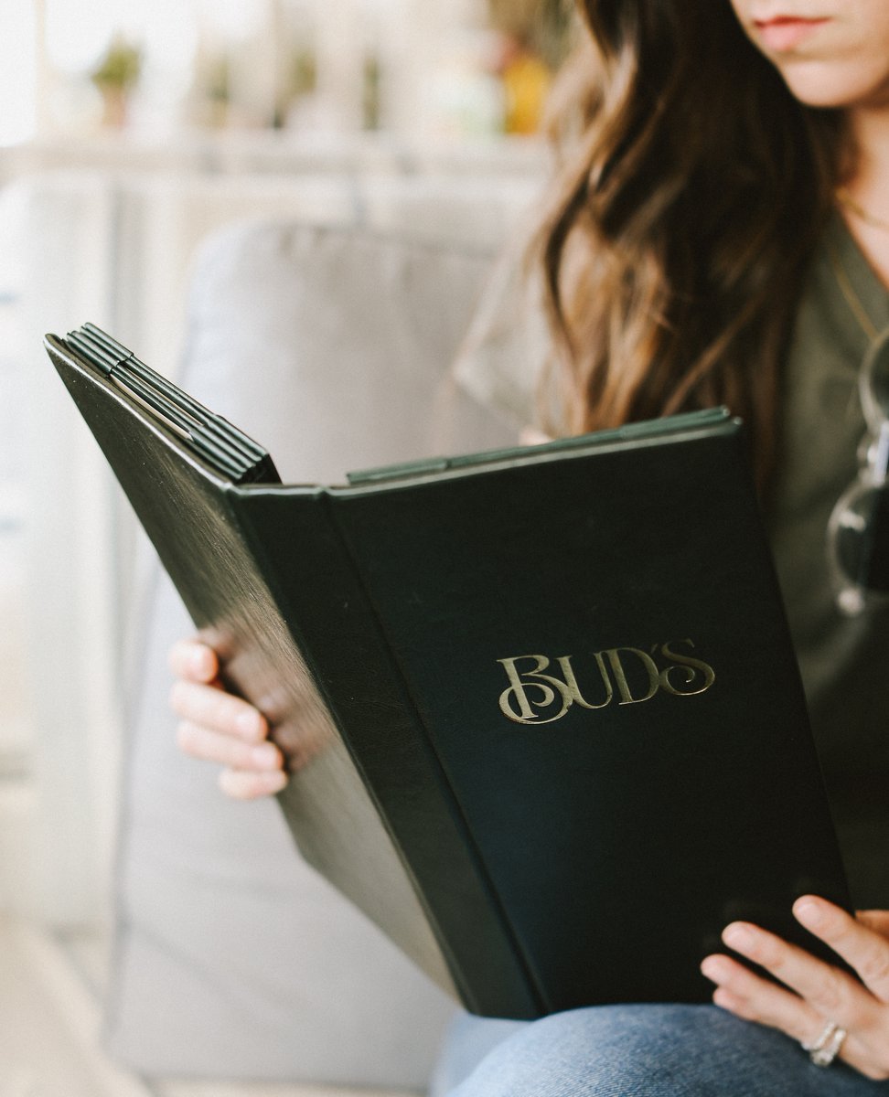 Featuring an inspired cocktail menu that will put your local knowledge to the test, a curated collection of historic memorabilia, and an expanded food menu, Bud’s invites you into Carmel’s visionary — though occasionally-drunken — bohemian past. 📸 @wesleyandemma