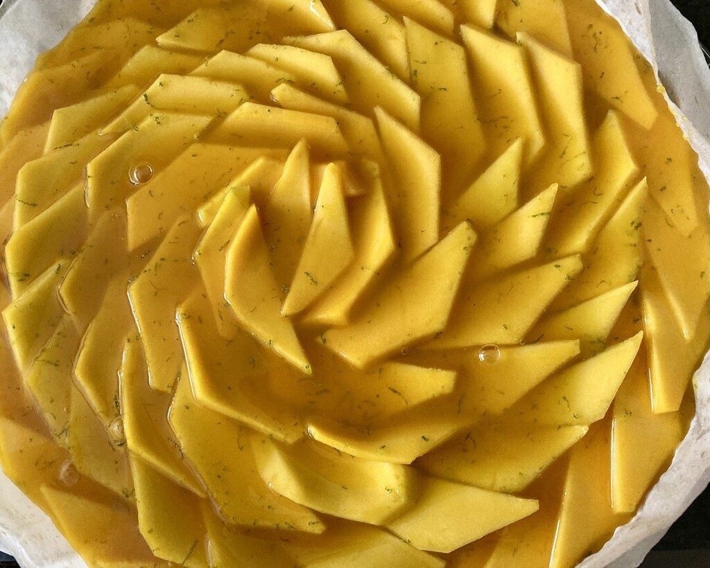 A flurry of last minutes orders meant that I sold out of this very popular Lime and Mango cheesecake before I got to Usk Farmers Market on Saturday. Not to disappoint my Abergavenny customers I'll be making a fresh one for Thursday's Farmers Market in Ab… instagr.am/p/CqBw_YnIzgh/